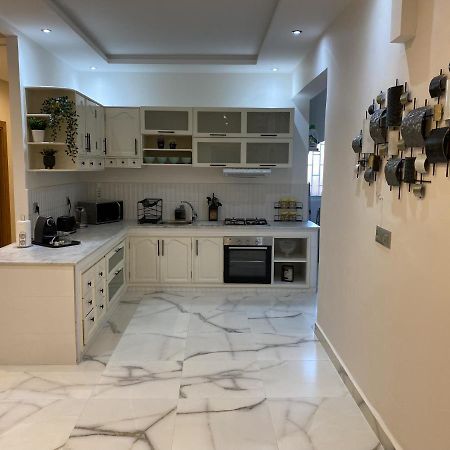 Appartement Moderne Et Spacieux Au Coeur De Tanger Esterno foto